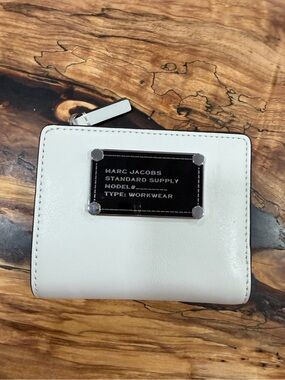 New Marc Jacobs Marc Jacobs Compact Bifold Wallet Pebble Leather Cotton / Gray